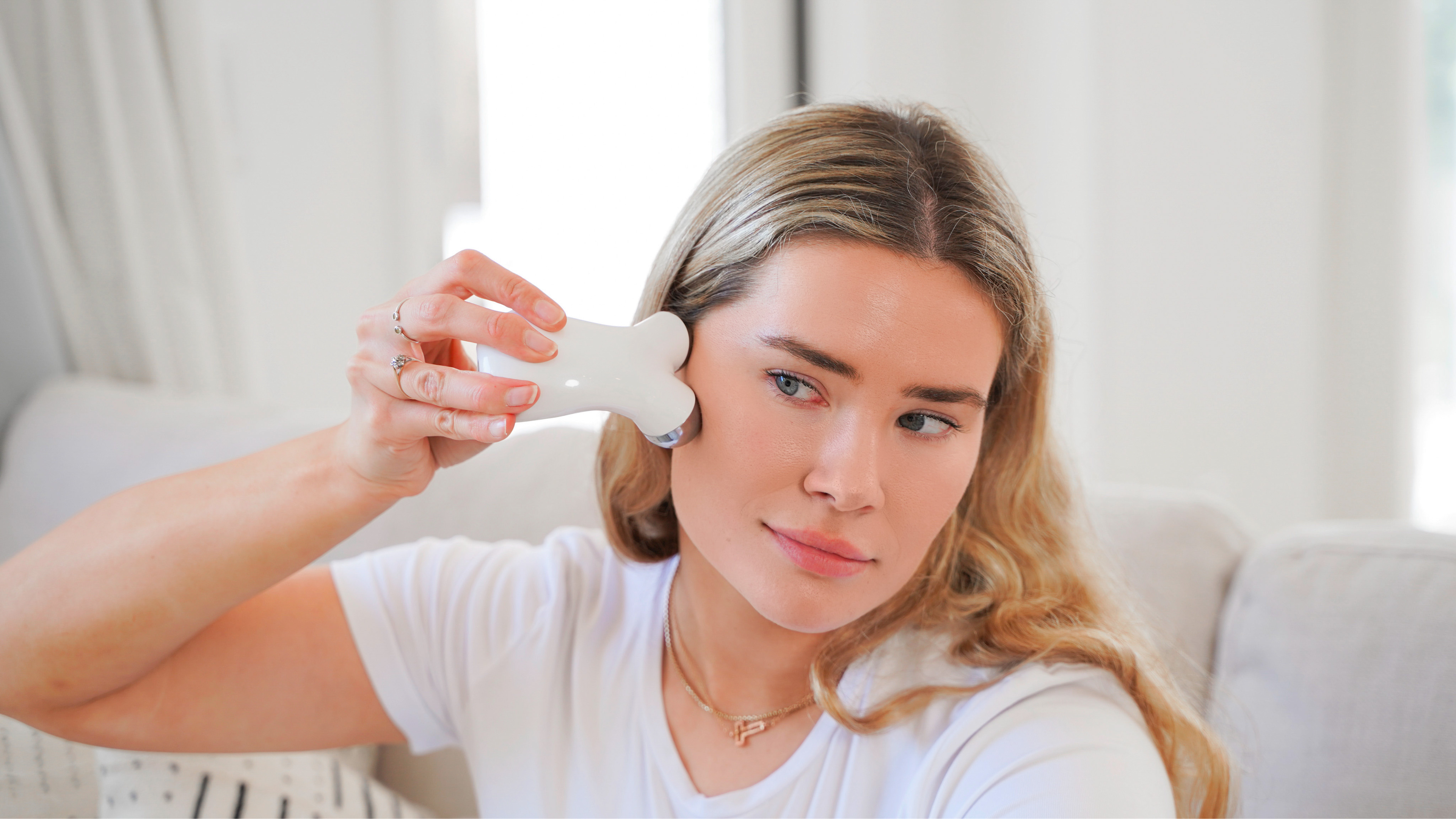 Low vs. High Microcurrent on the Face: Which Setting Actually Reduces Wrinkles?